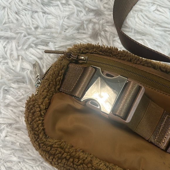 Lululemon Everywhere Fleece Belt Bag Burnt Caramel - Picture 4 of 5